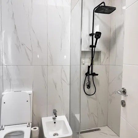 アパート Livia's ティラナ